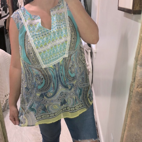 Figueroa & Flower size 2X sleeveless floral top - Picture 1 of 4